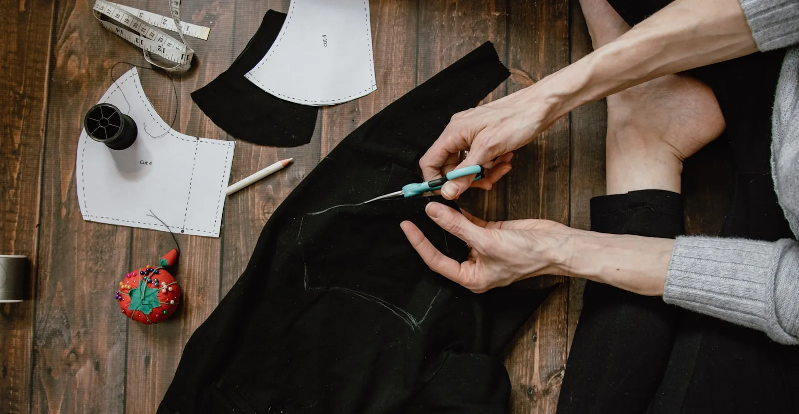 Anotación a mano sobre patrón, desarrollo de producto textil